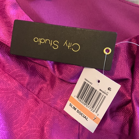 One sleeved geometric patterned dress - Picture 6 of 6